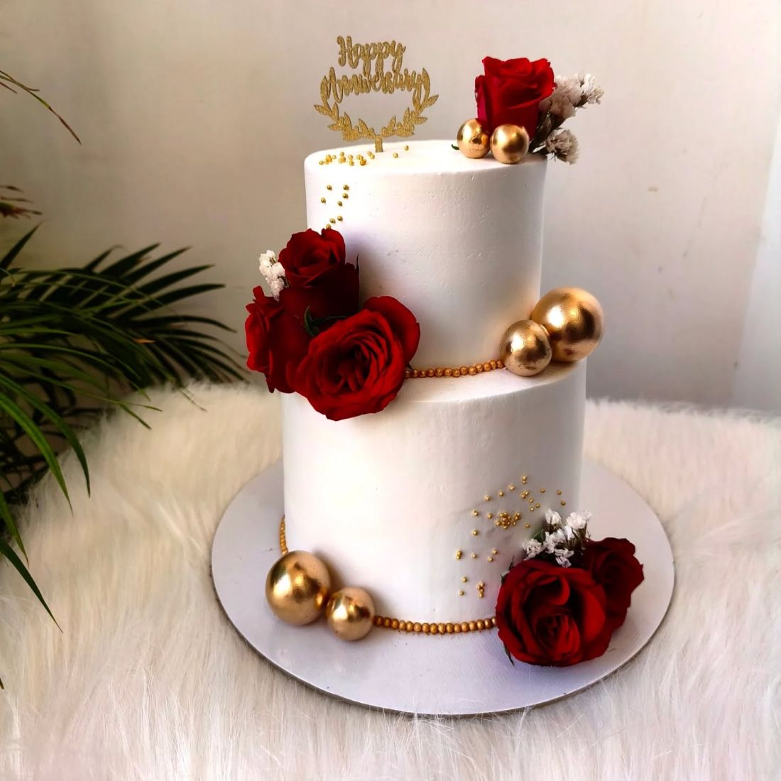 Two-tier cake with red roses