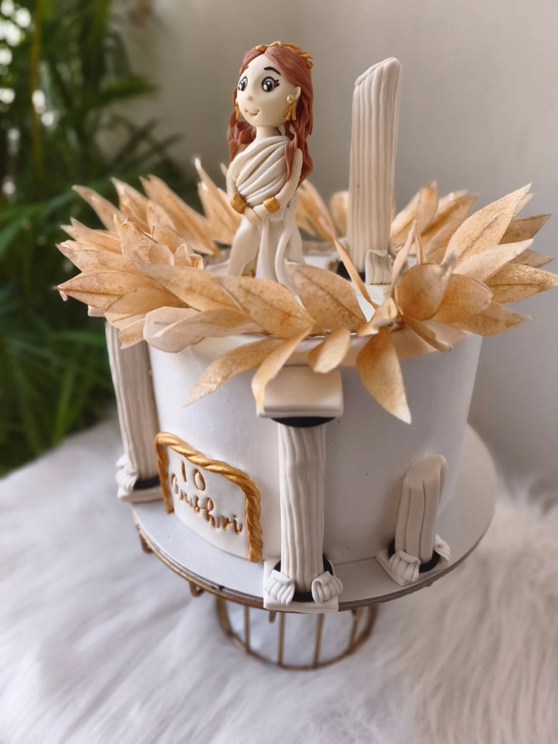 Golden leaves designer cake